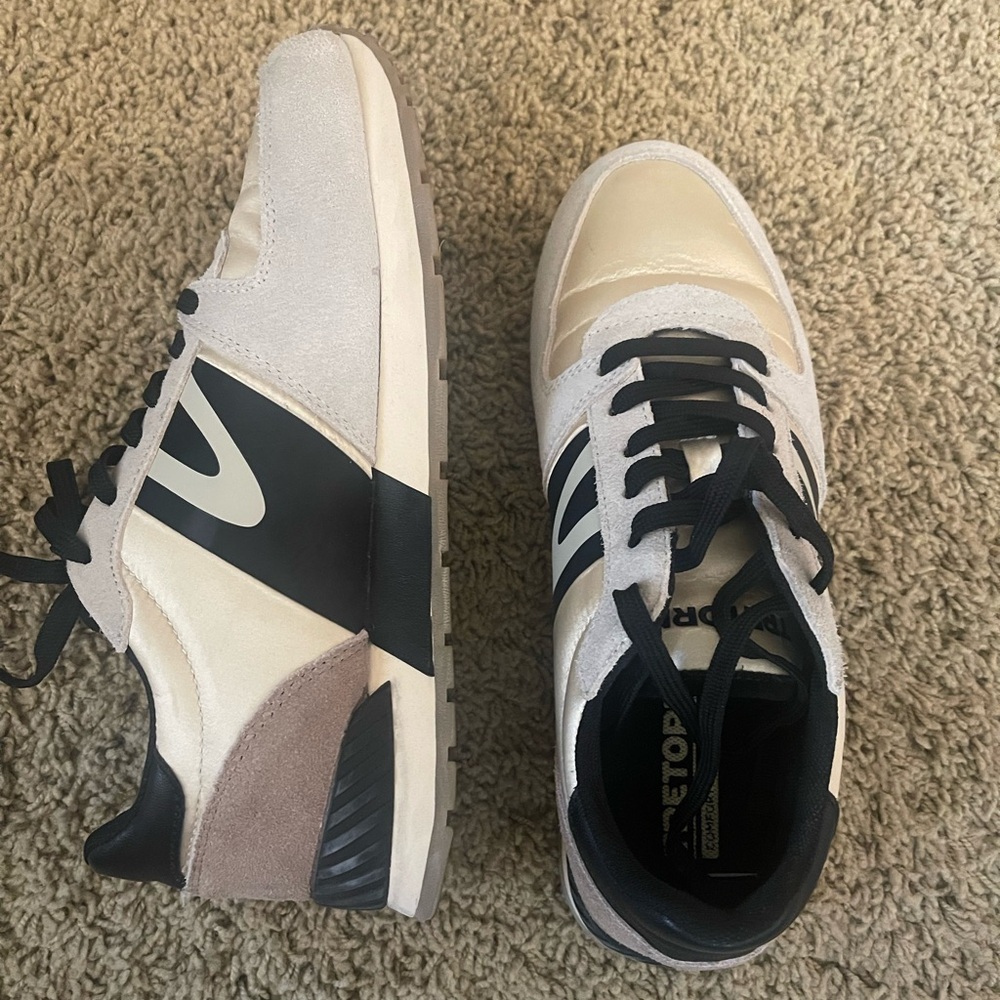 TRETORN tennis shoes